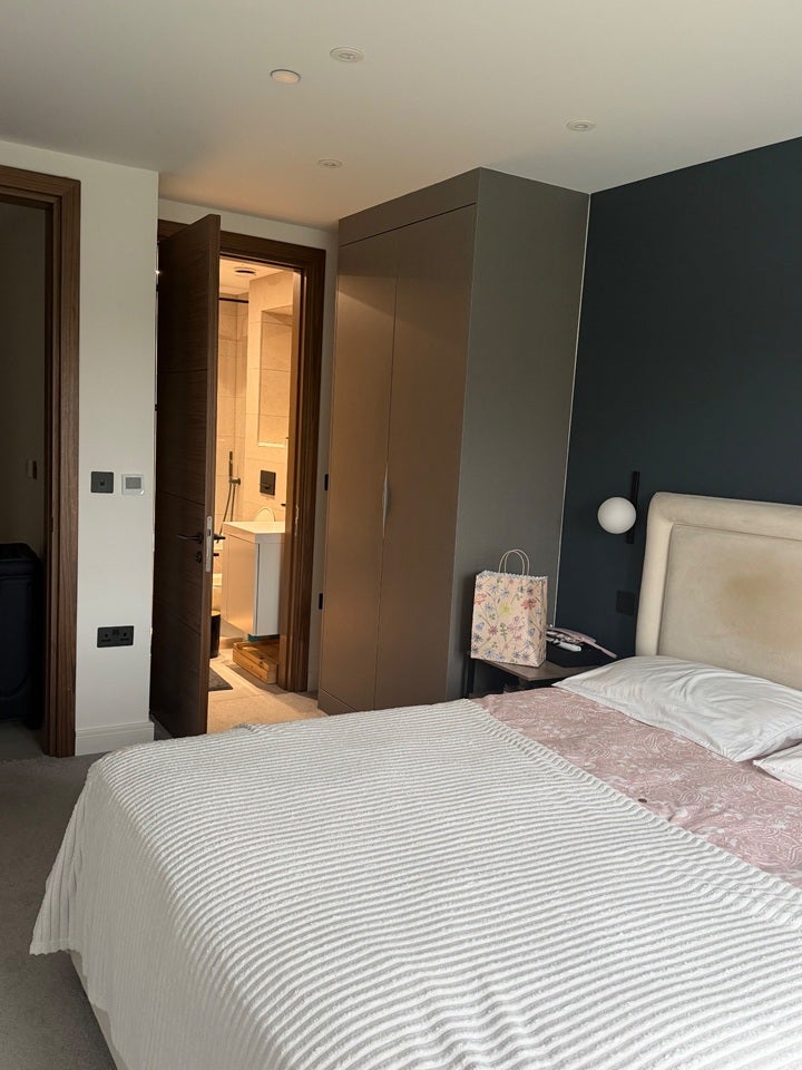 Room Telegraph Avenue in Greater London