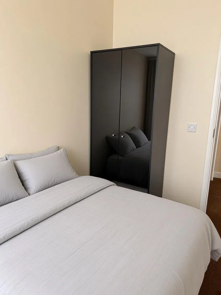 Room Cathall Road in Greater London
