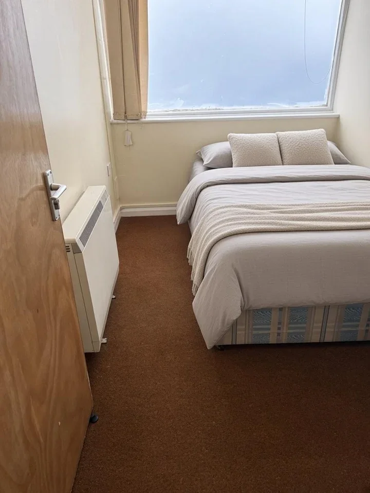 Room Cathall Road in Greater London