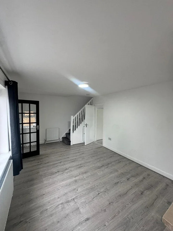 Room Weymouth Road in Greater London