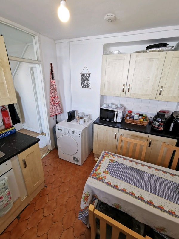 Room Lupus Street in City of Westminster