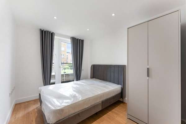 Flat St. Davids Square in Greater London