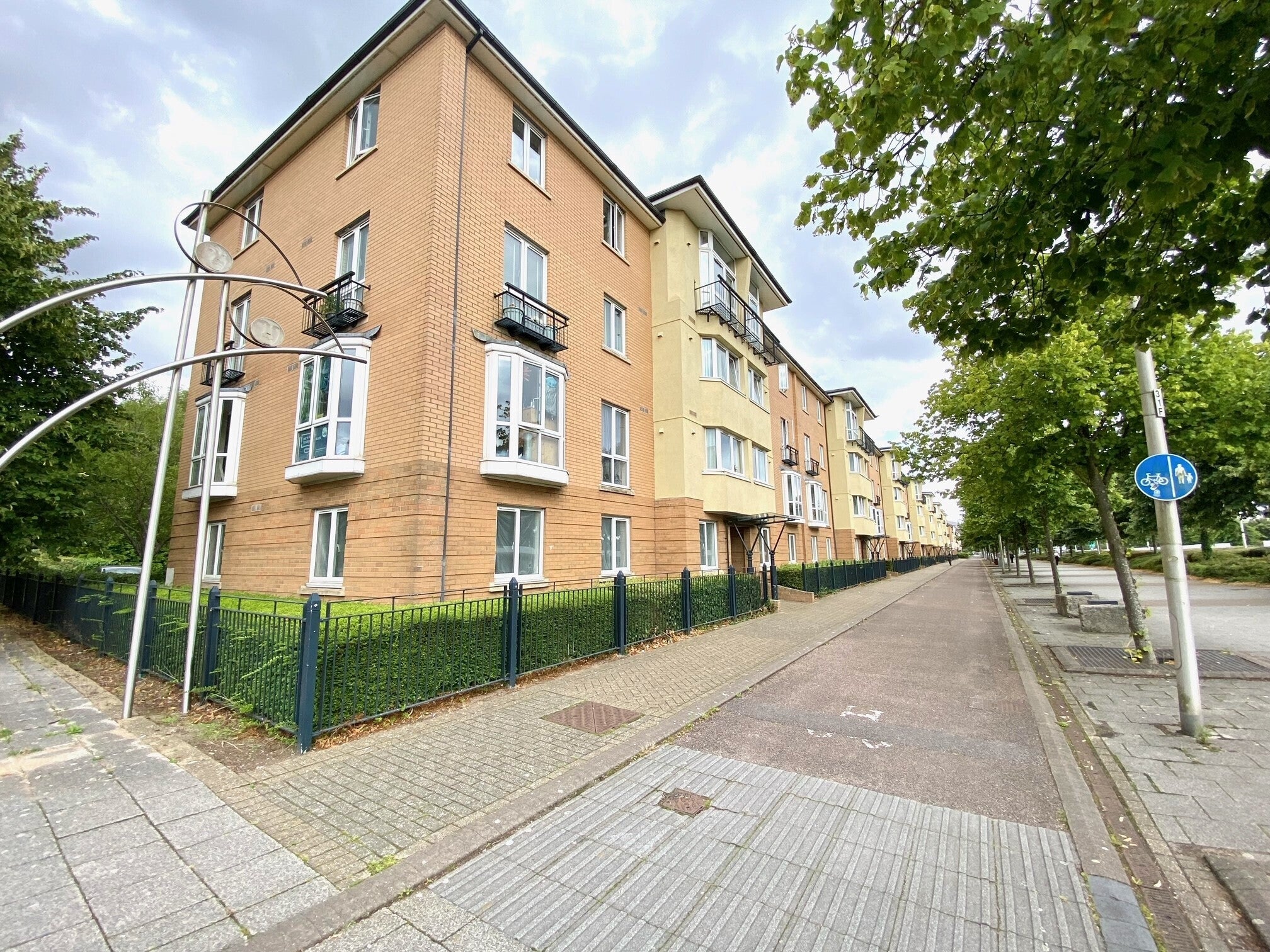 Flat Lloyd George Avenue in Cardiff