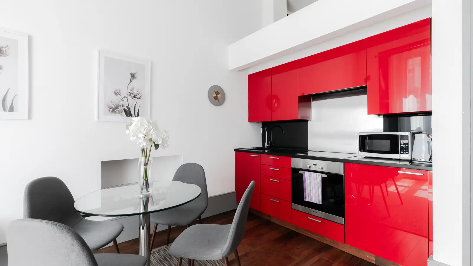 Flat Courtfield Gardens in Greater London