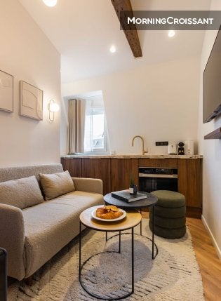 Flat Place Jacqueline François in Paris