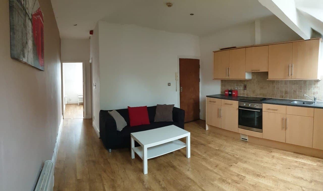 Flat Roundhay Road in Leeds