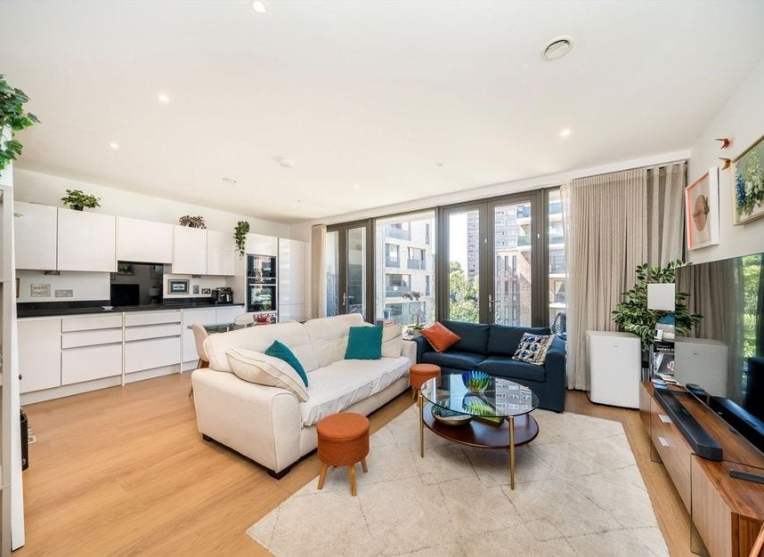 Flat Kilburn Park Road in City of Westminster
