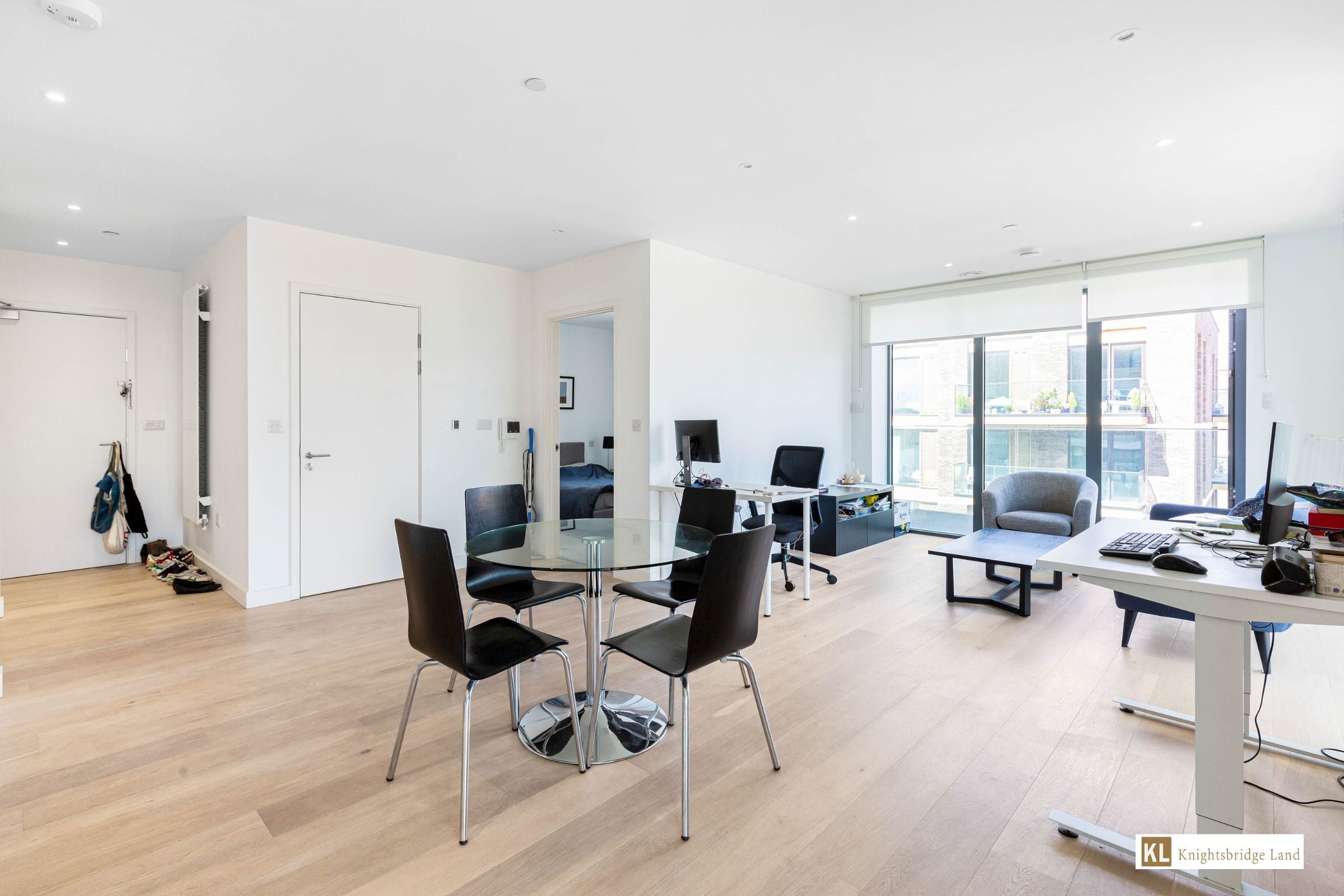 Flat Bonnet Street in Greater London
