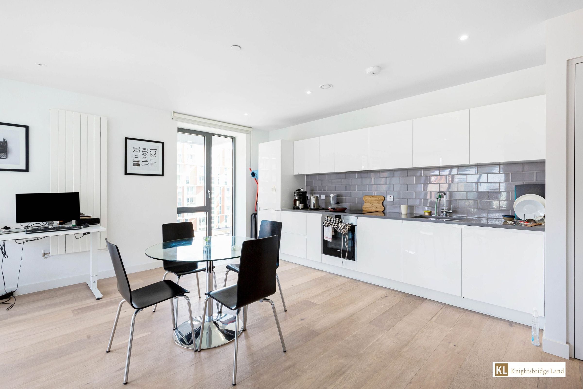 Flat Bonnet Street in Greater London