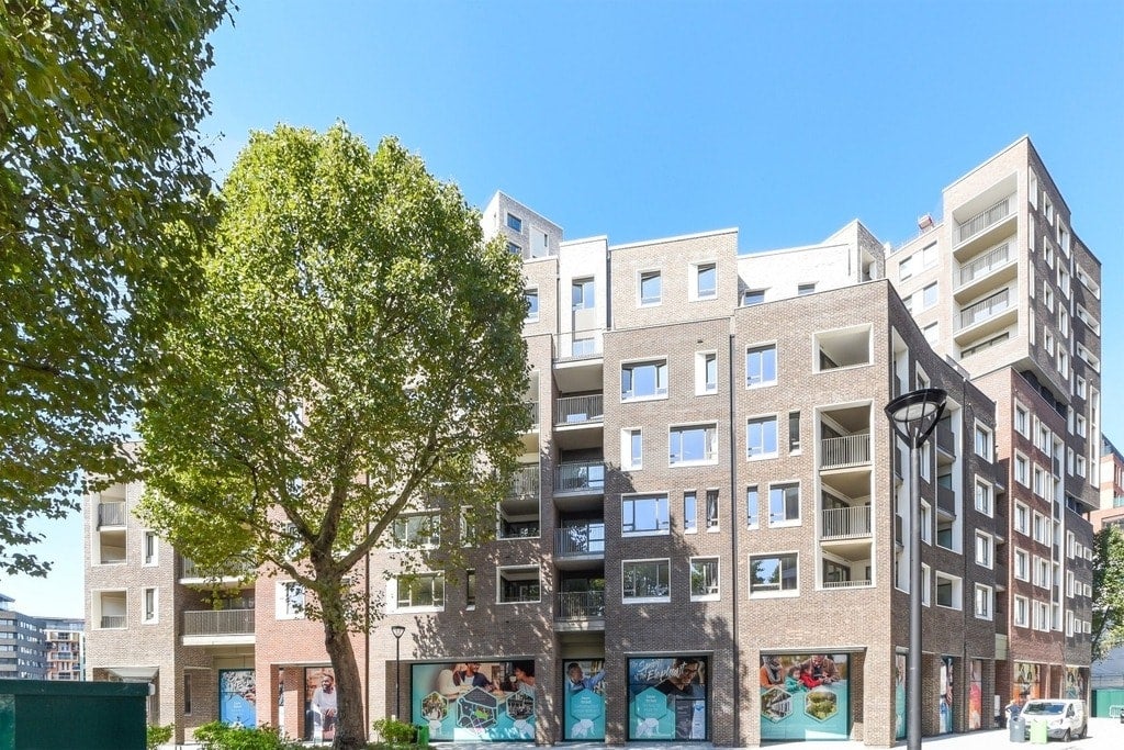Flat Walworth Square in Greater London