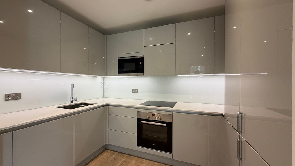 Flat Walworth Square in Greater London