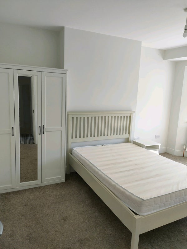 Room Arundel Gardens in Greater London