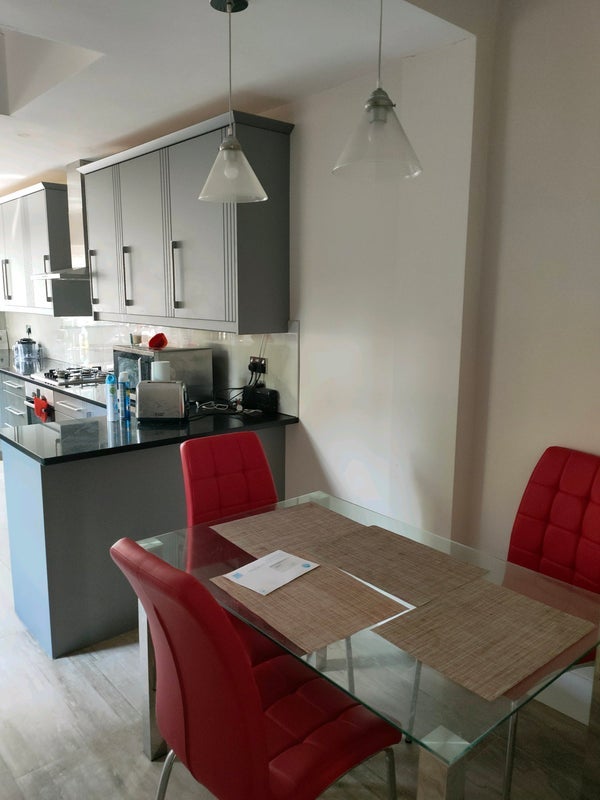 Room Arundel Gardens in Greater London