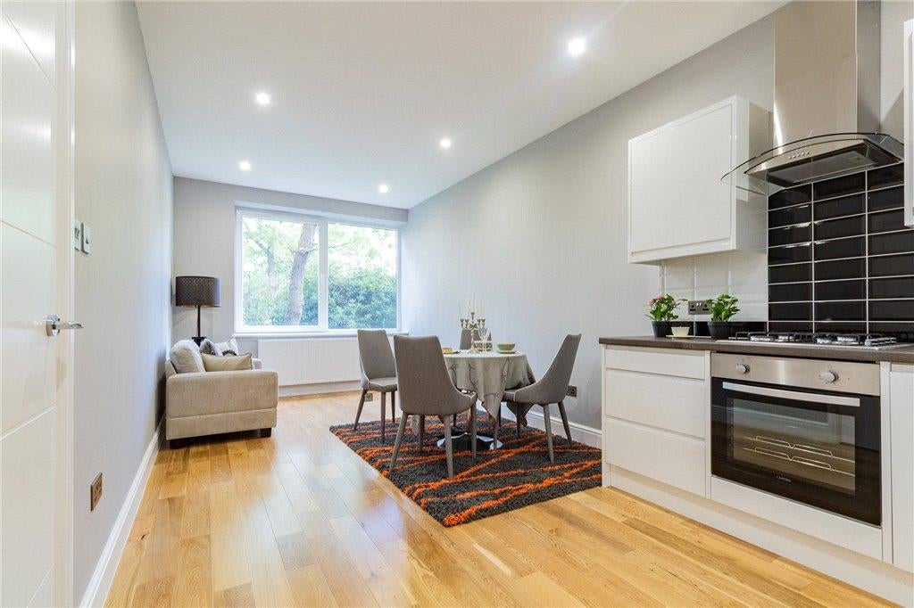 Flat Ancells Road in Hart