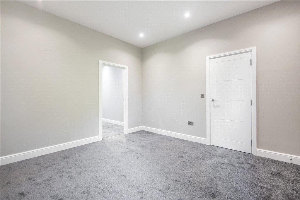 Flat Ancells Road in Hart