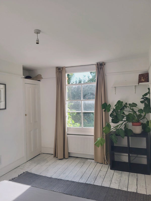 Room Erlanger Road in Greater London