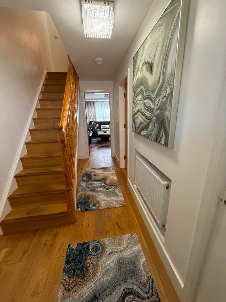 Flat Ravensworth Court in Greater London