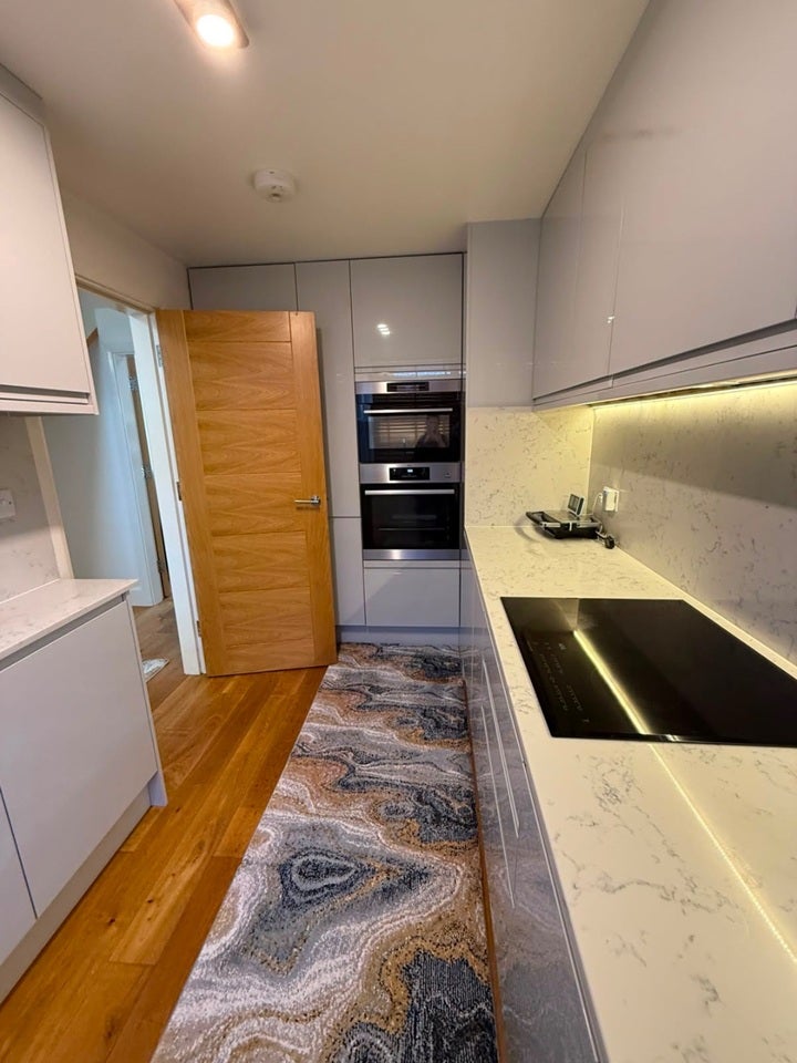 Flat Ravensworth Court in Greater London