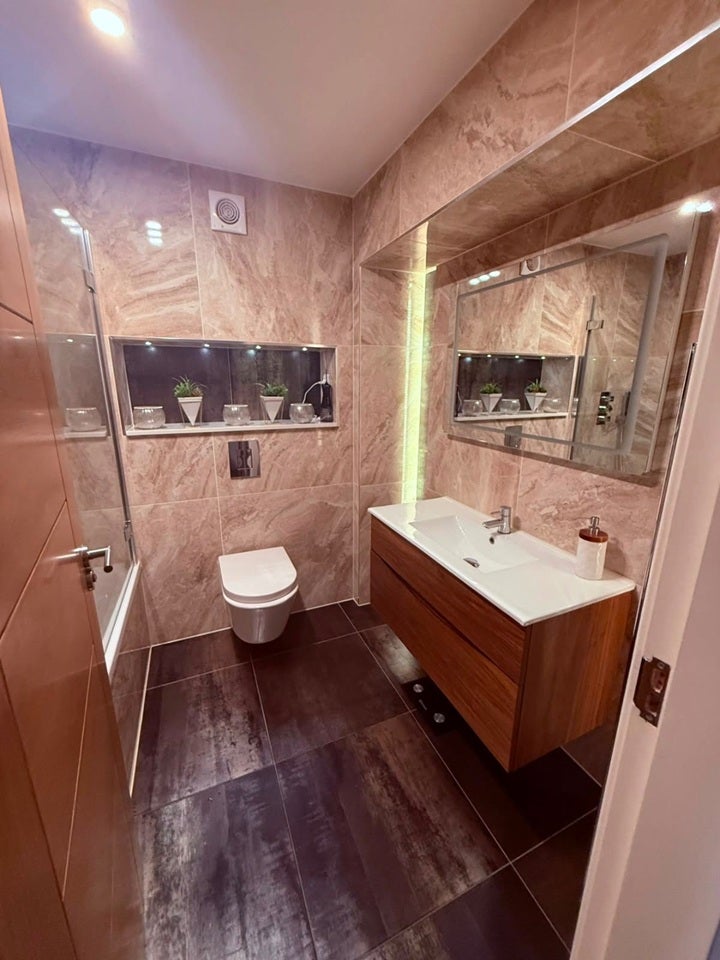 Flat Ravensworth Court in Greater London