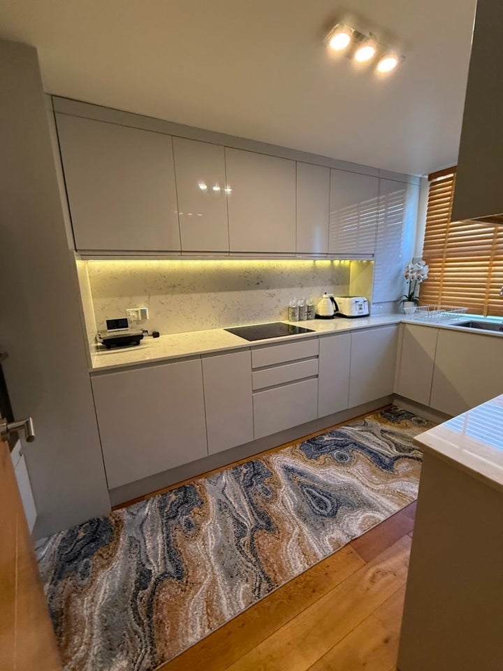 Flat Ravensworth Court in Greater London