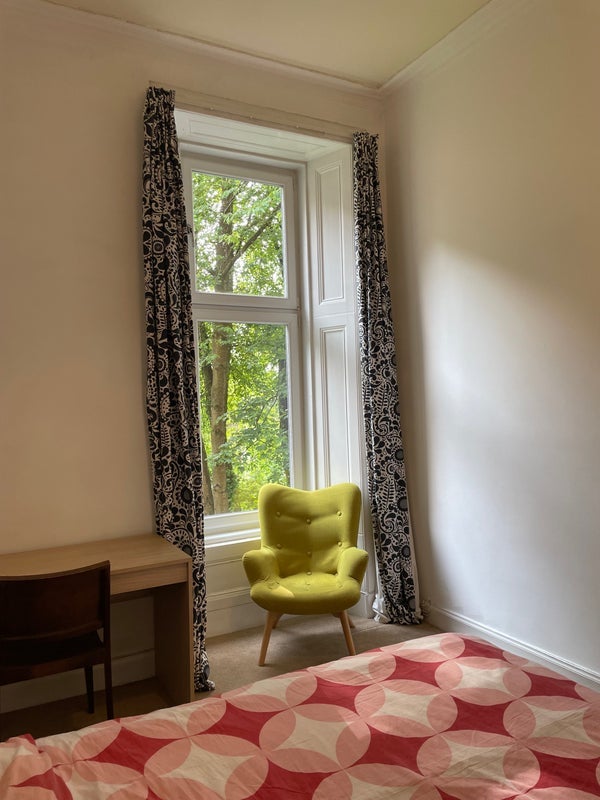 Room Hyndland Road in Glasgow