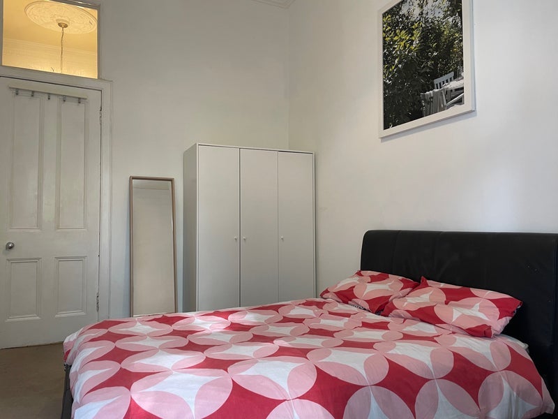 Room Hyndland Road in Glasgow
