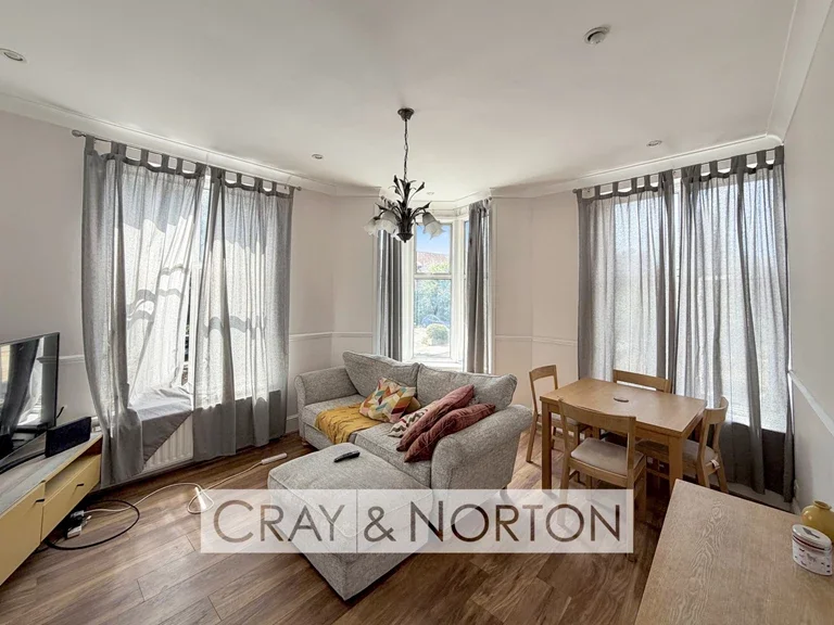 Flat Lower Addiscombe Road in London