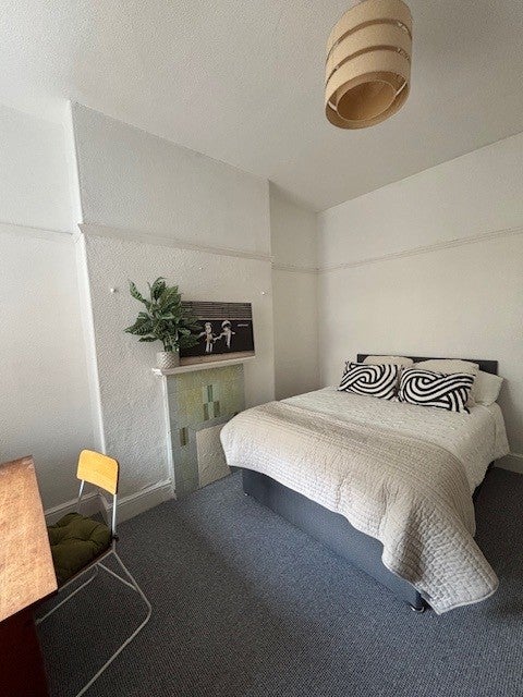 Room Welbeck Avenue in Plymouth