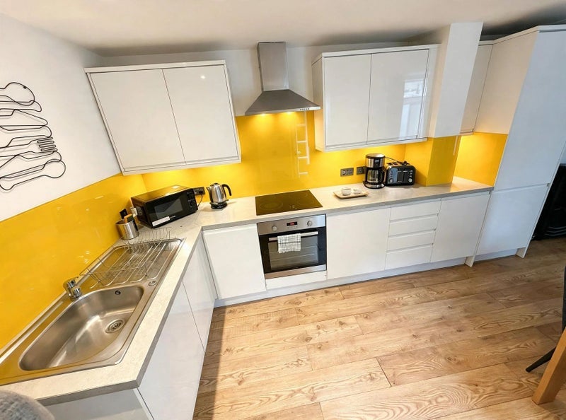 Room Lynton Road in Greater London