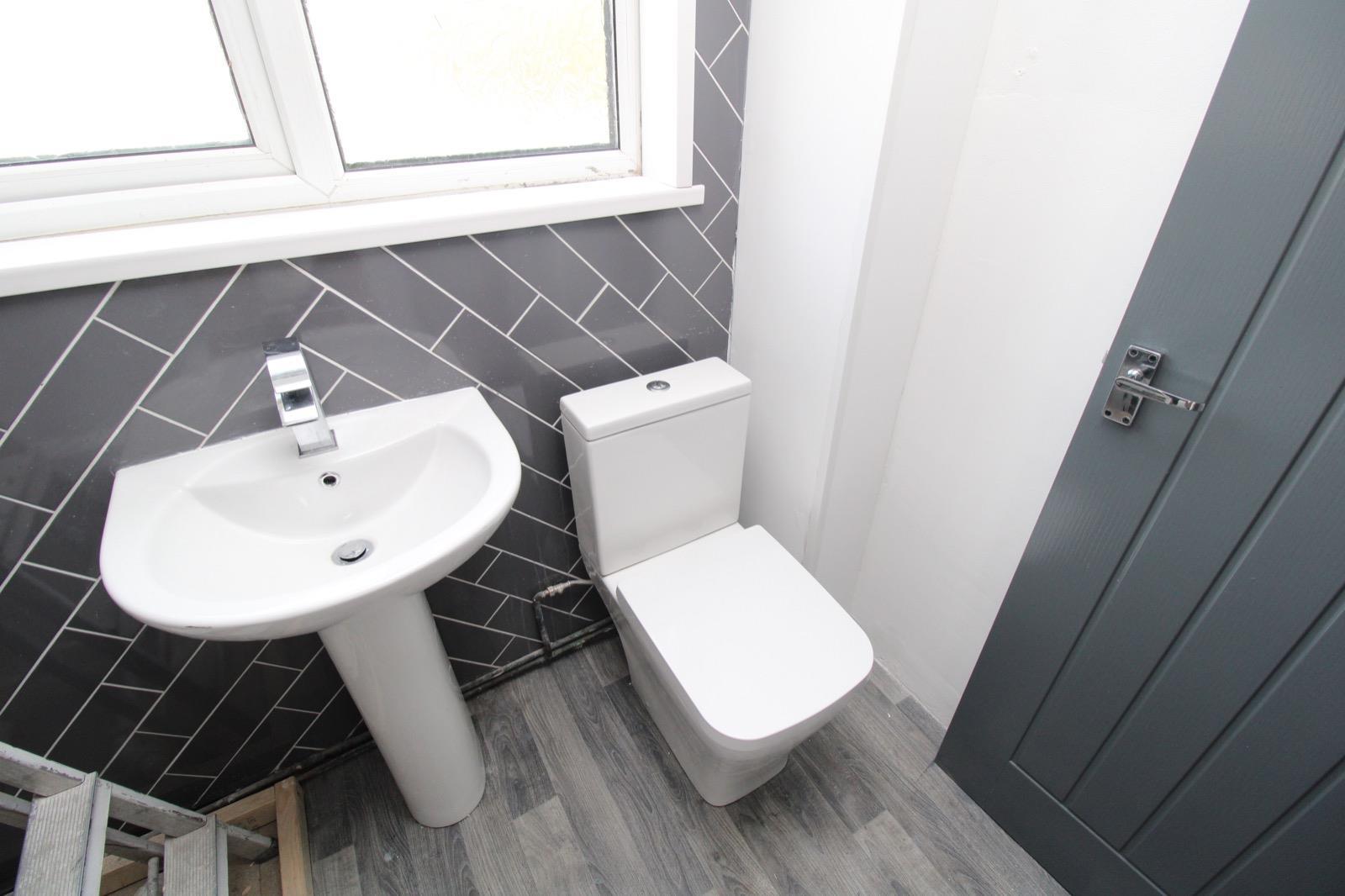 Flat A4058 in Pontypridd
