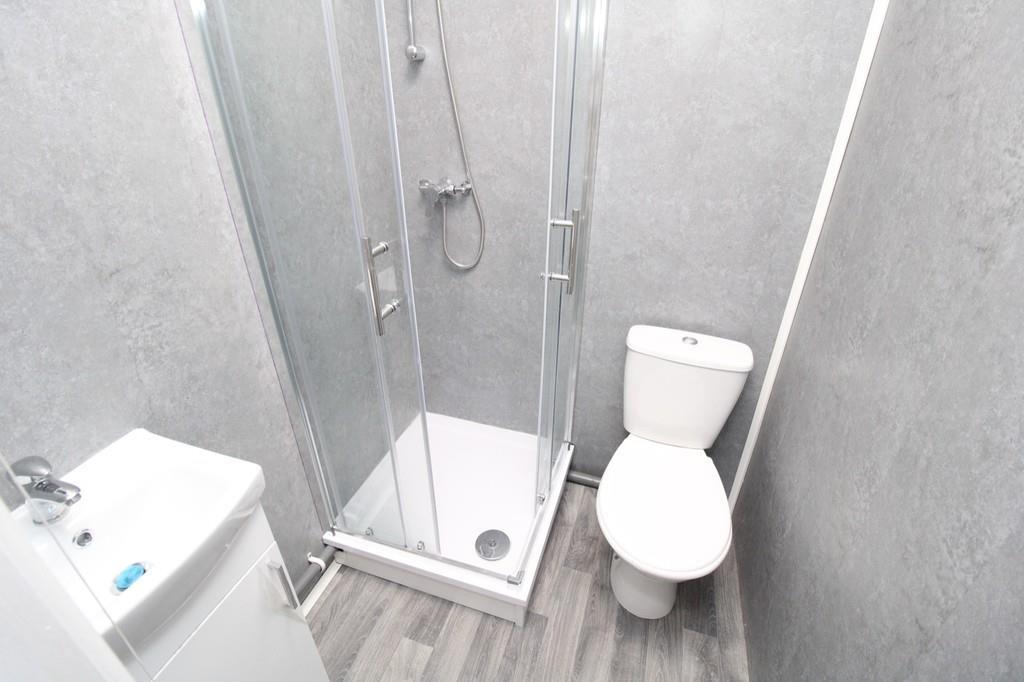 Flat A4058 in Pontypridd