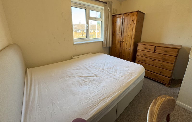 Room Cross Path in Crawley