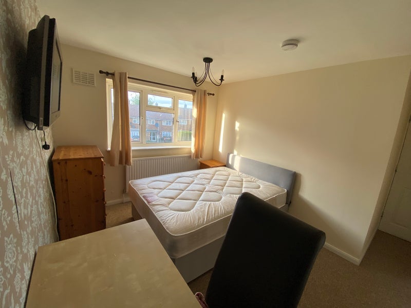 Room Cross Path in Crawley