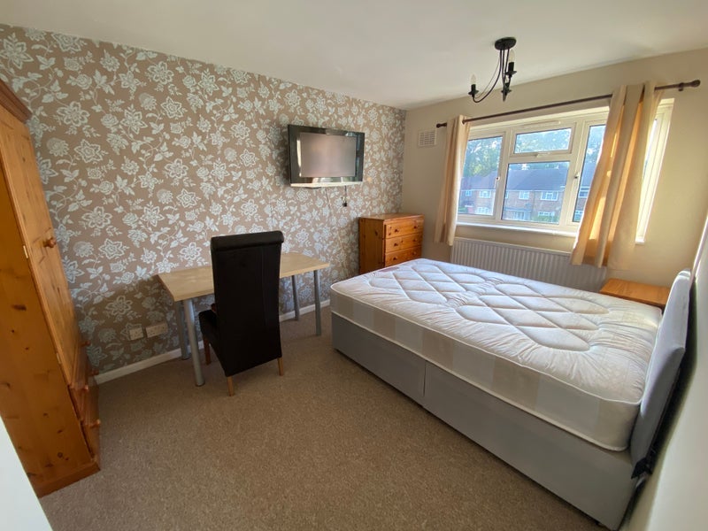 Room Cross Path in Crawley