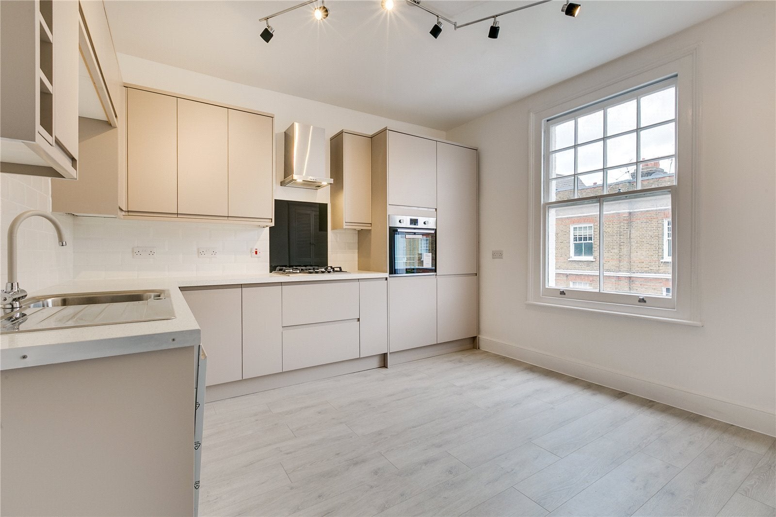 Flat Orbain Road in Greater London