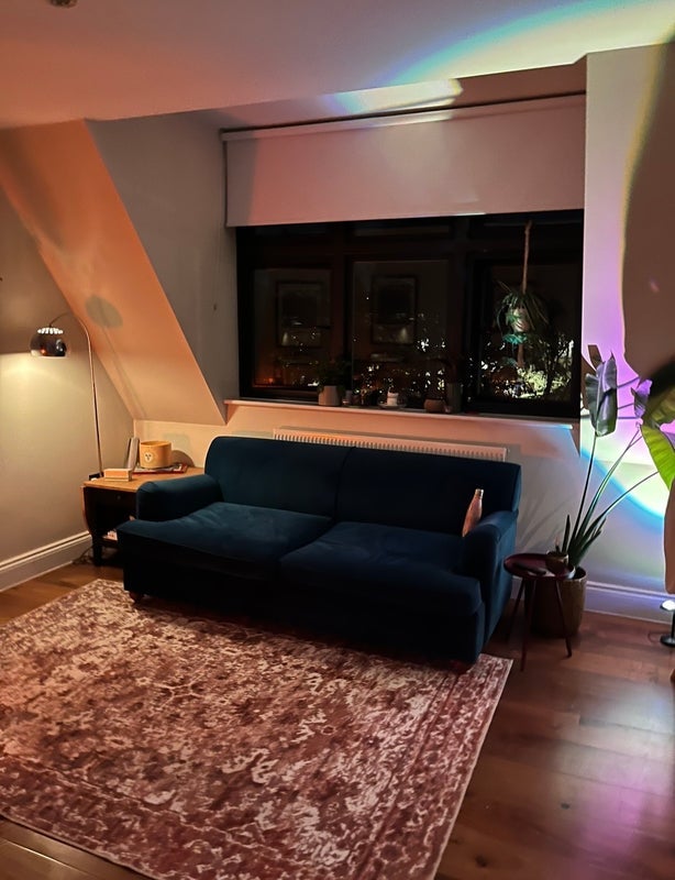 Room Bird in Bush Road in Greater London