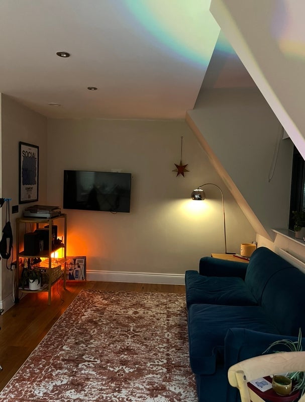 Room Bird in Bush Road in Greater London