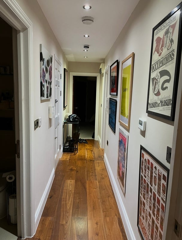 Room Bird in Bush Road in Greater London