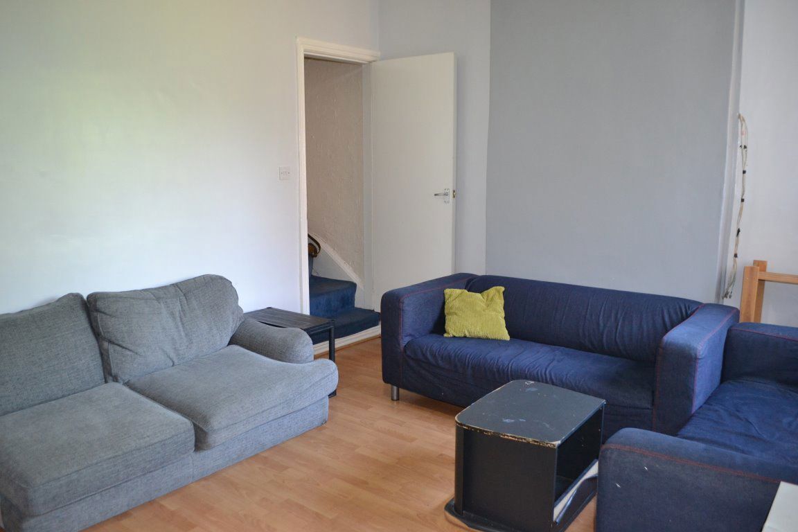 Room Dawlish Road in Birmingham