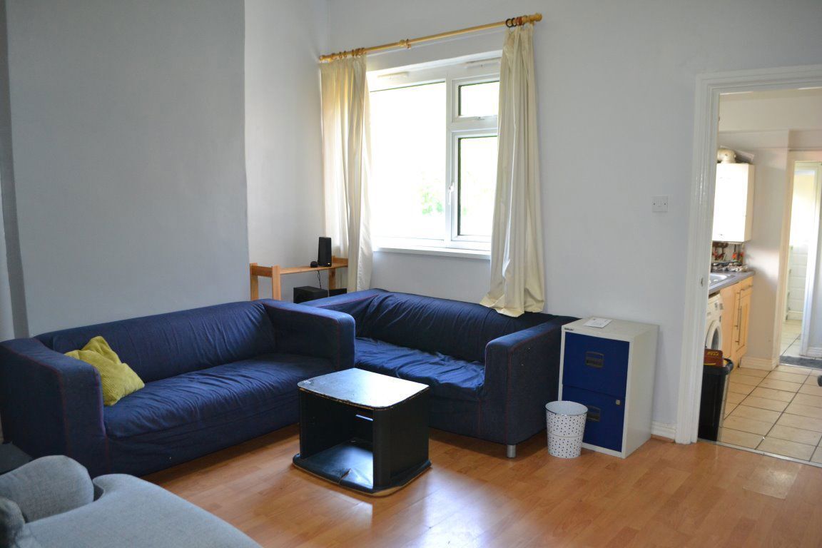Room Dawlish Road in Birmingham