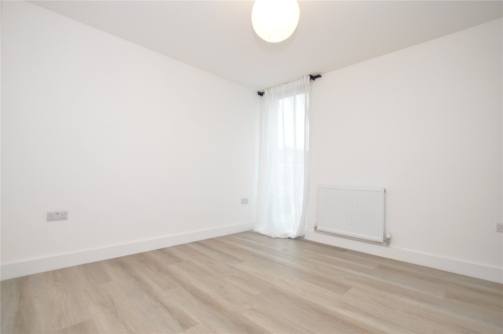 Flat Farnborough Road in Rushmoor