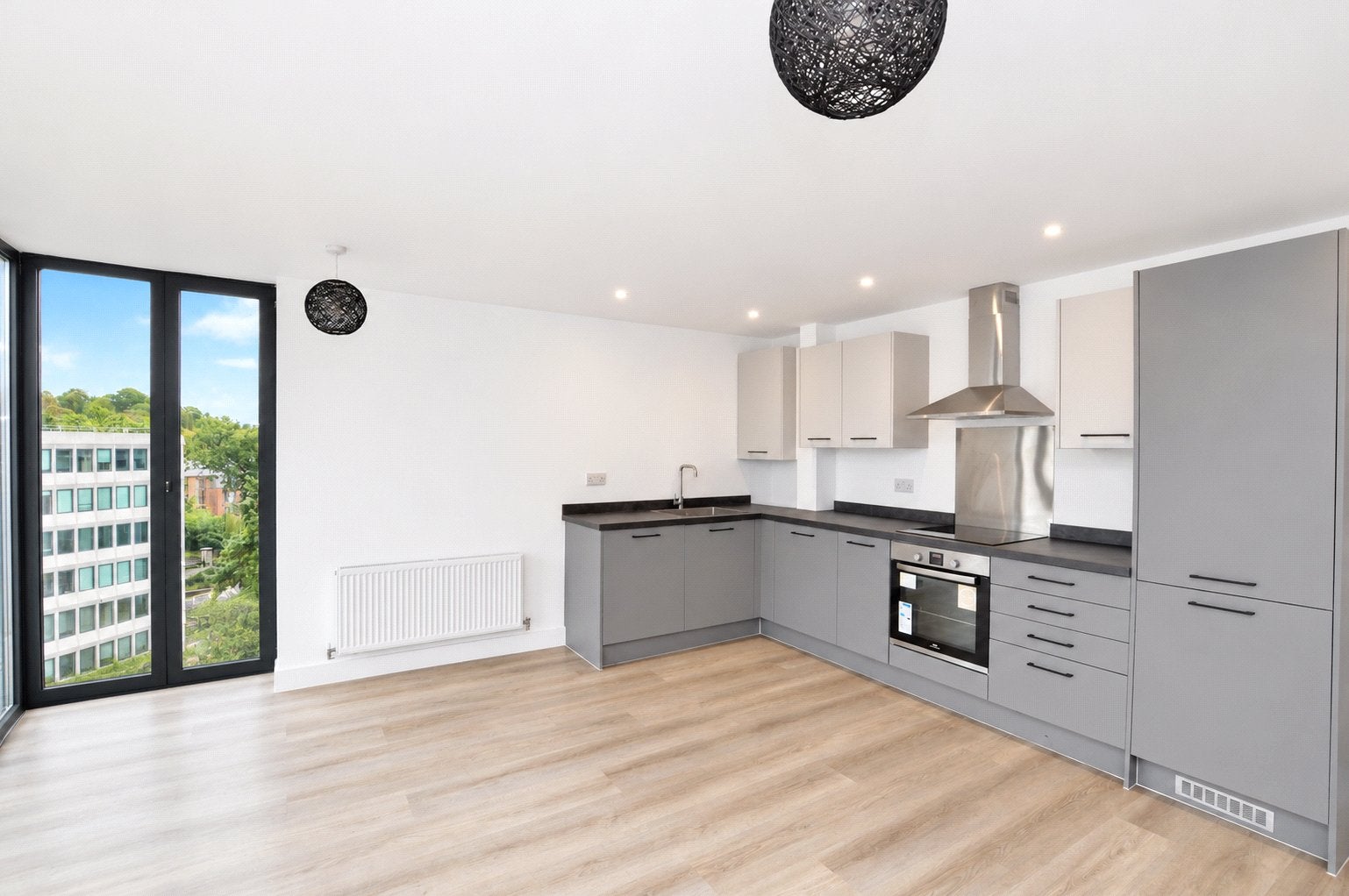 Flat Farnborough Road in Rushmoor