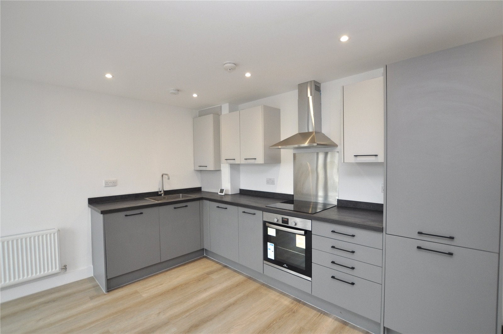 Flat Farnborough Road in Rushmoor