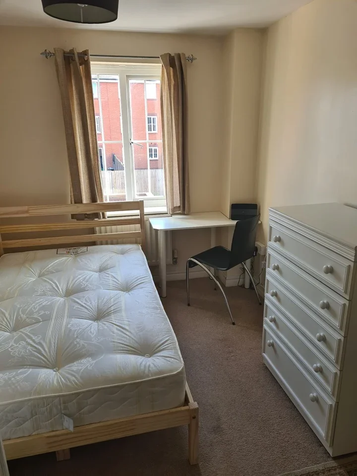 Room Dragon Road in Welwyn Hatfield
