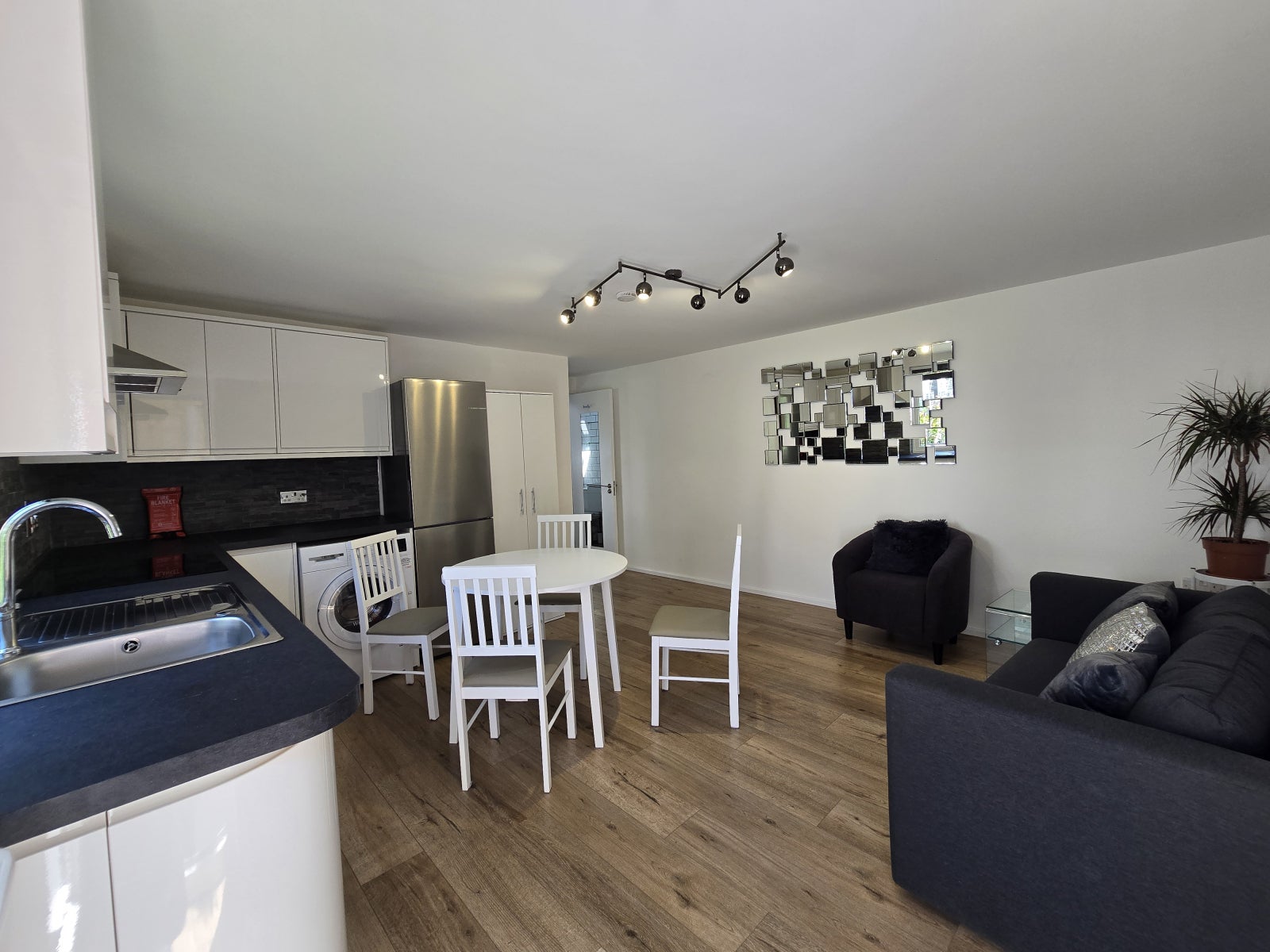 Flat Southbourne Crescent in London