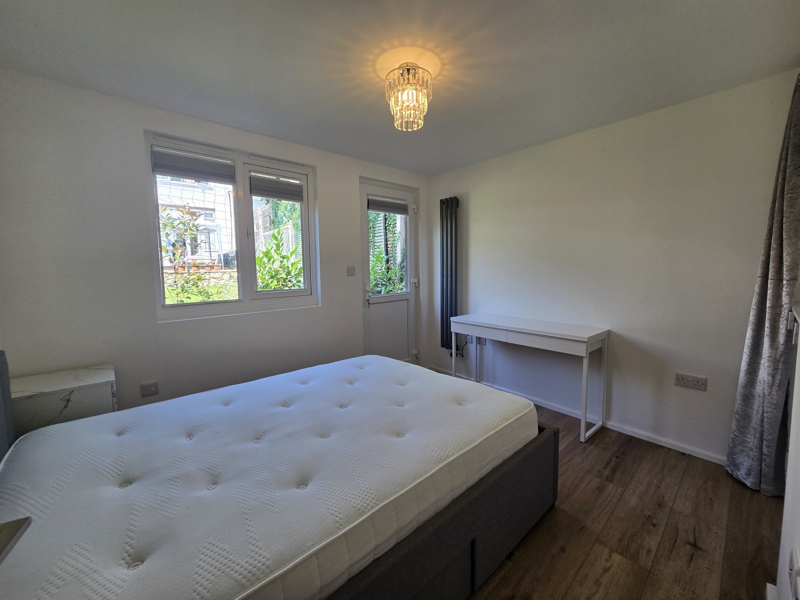 Flat Southbourne Crescent in London