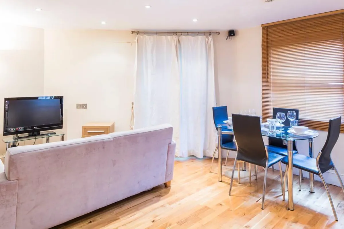 Flat Fulham Palace Road in Greater London