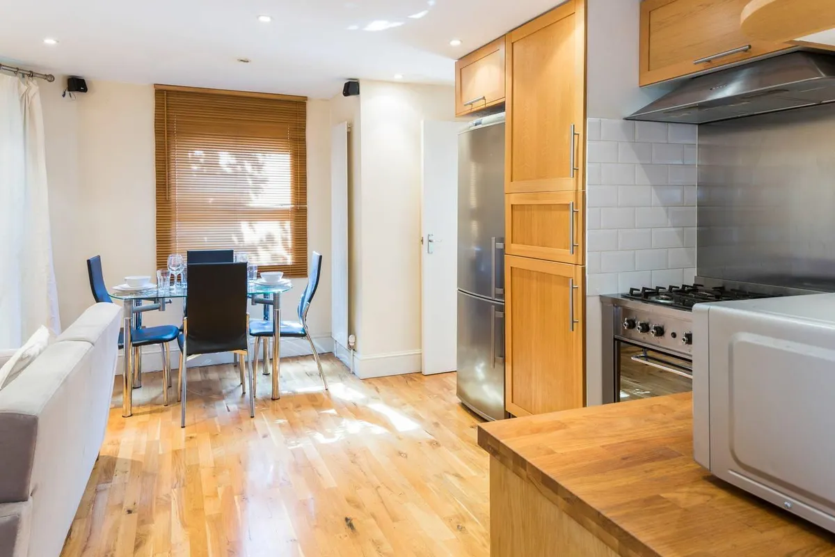 Flat Fulham Palace Road in Greater London