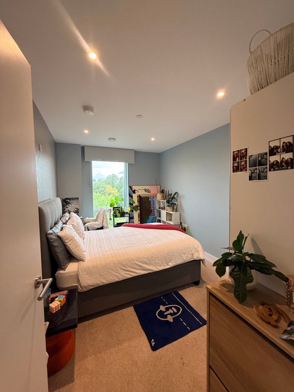 Room Aston Street in Greater London