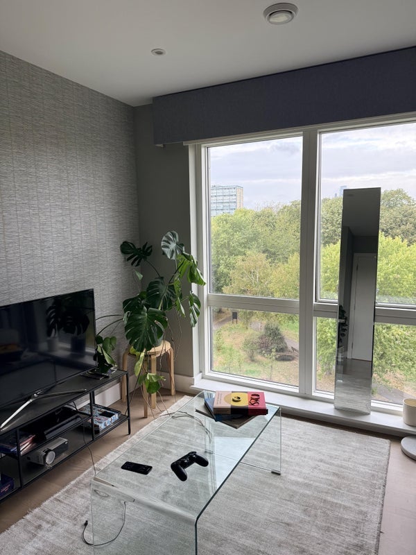 Room Aston Street in Greater London